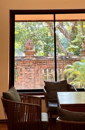 ▲▼泰國清邁美食「The Terracotta Garden at Lamphun」南奔百年古剎咖啡店，古蹟露天戶外座位超有fu。（圖／部落客小虎提供）