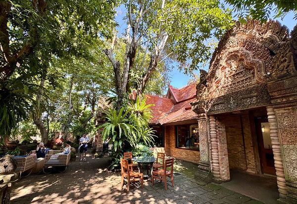 ▲▼泰國清邁美食「The Terracotta Garden at Lamphun」南奔百年古剎咖啡店，古蹟露天戶外座位超有fu。（圖／部落客小虎提供）