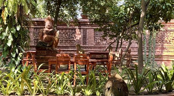 ▲▼泰國清邁美食「The Terracotta Garden at Lamphun」南奔百年古剎咖啡店，古蹟露天戶外座位超有fu。（圖／部落客小虎提供）
