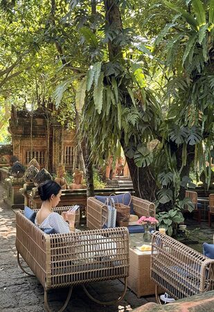 ▲▼泰國清邁美食「The Terracotta Garden at Lamphun」南奔百年古剎咖啡店，古蹟露天戶外座位超有fu。（圖／部落客小虎提供）
