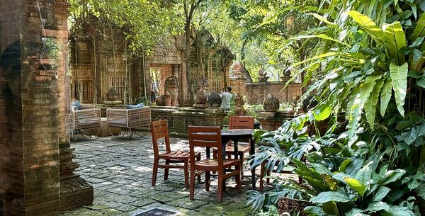 ▲▼泰國清邁美食「The Terracotta Garden at Lamphun」南奔百年古剎咖啡店，古蹟露天戶外座位超有fu。（圖／部落客小虎提供）