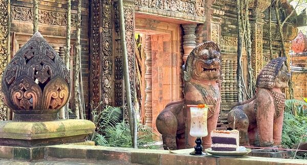 ▲▼泰國清邁美食「The Terracotta Garden at Lamphun」南奔百年古剎咖啡店，古蹟露天戶外座位超有fu。（圖／部落客小虎提供）