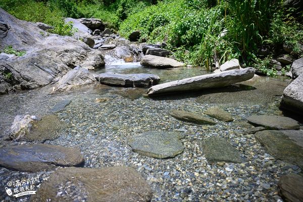 ▲▼「台東延平蝴蝶谷秘境」免門票天然戲水池，賞蝴蝶泡腳，享受魚吃腳皮好放鬆！（圖／部落客滿分提供）