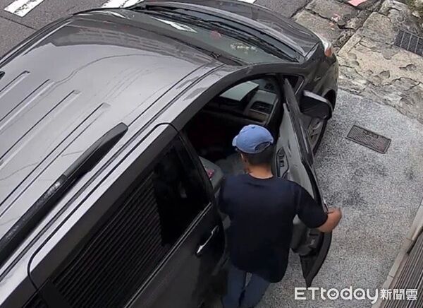 ▲▼頭戴藍色鴨舌帽犯嫌見車門未鎖從容開門拿走現金逃離。（圖／民眾提供）