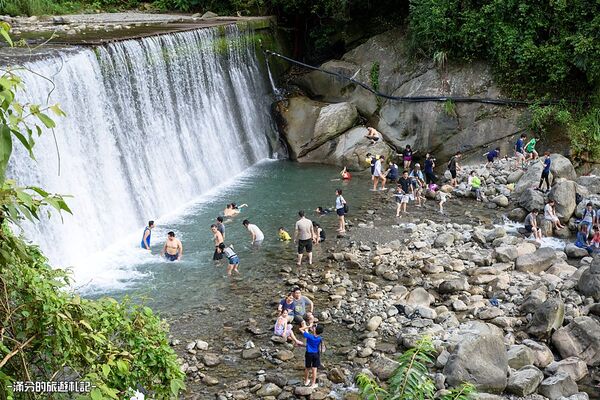 ▲▼新竹「北埔冷泉」2025北埔泡腳踩水玩冷泉，水簾大瀑布，新竹天然冷凍庫，夏季消暑勝地！（圖／部落客滿分提供）