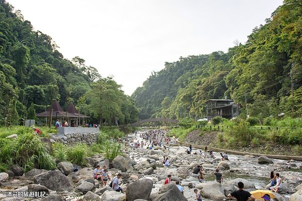 ▲▼新竹「北埔冷泉」2025北埔泡腳踩水玩冷泉，水簾大瀑布，新竹天然冷凍庫，夏季消暑勝地！（圖／部落客滿分提供）