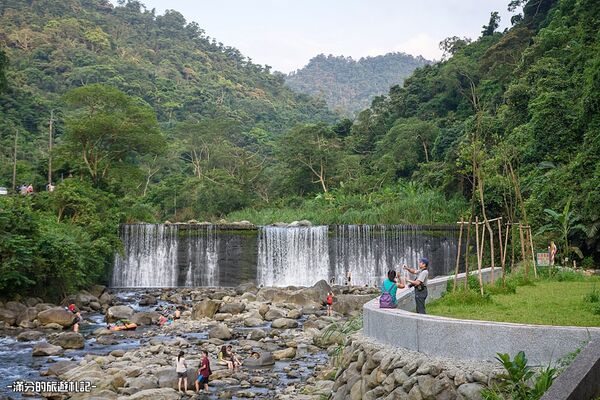 ▲▼新竹「北埔冷泉」2025北埔泡腳踩水玩冷泉，水簾大瀑布，新竹天然冷凍庫，夏季消暑勝地！（圖／部落客滿分提供）