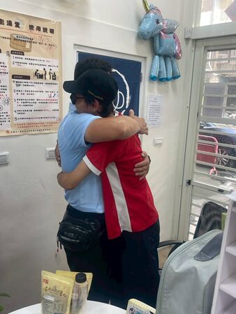 ▲▼台中1名21歲青年疑似長期被父親限制在套房，沒報戶口。（圖／翻攝自蘇乙青臉書）