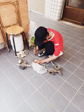 ▲▼台中1名21歲青年疑似長期被父親限制在套房。（圖／翻攝自蘇乙青臉書）