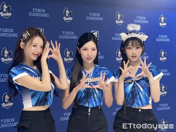 ▲富邦啦啦隊韓籍「三本柱」左起李雅英、南珉貞、李珠珢。（圖／記者楊舒帆攝）