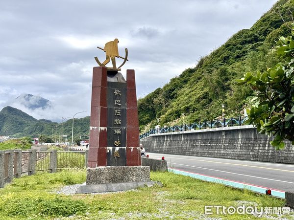 ▲八斗子車站,八斗子車站月台橫跨基隆市與新北市，可以拍到一面是新北市瑞芳區，另一頭是基隆市地標。（圖／記者彭懷玉攝）