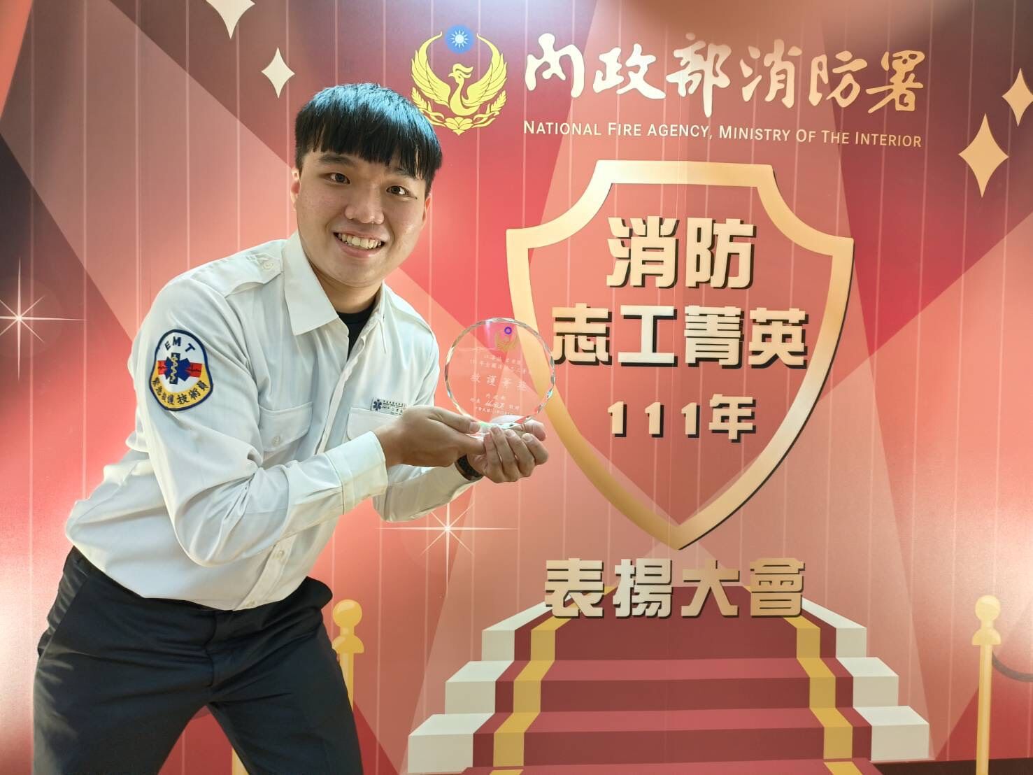 ▲▼醫師陳逸鴻聯手準消防員江淳誌救人一命。（圖／翻攝新竹縣政府消防局臉書）
