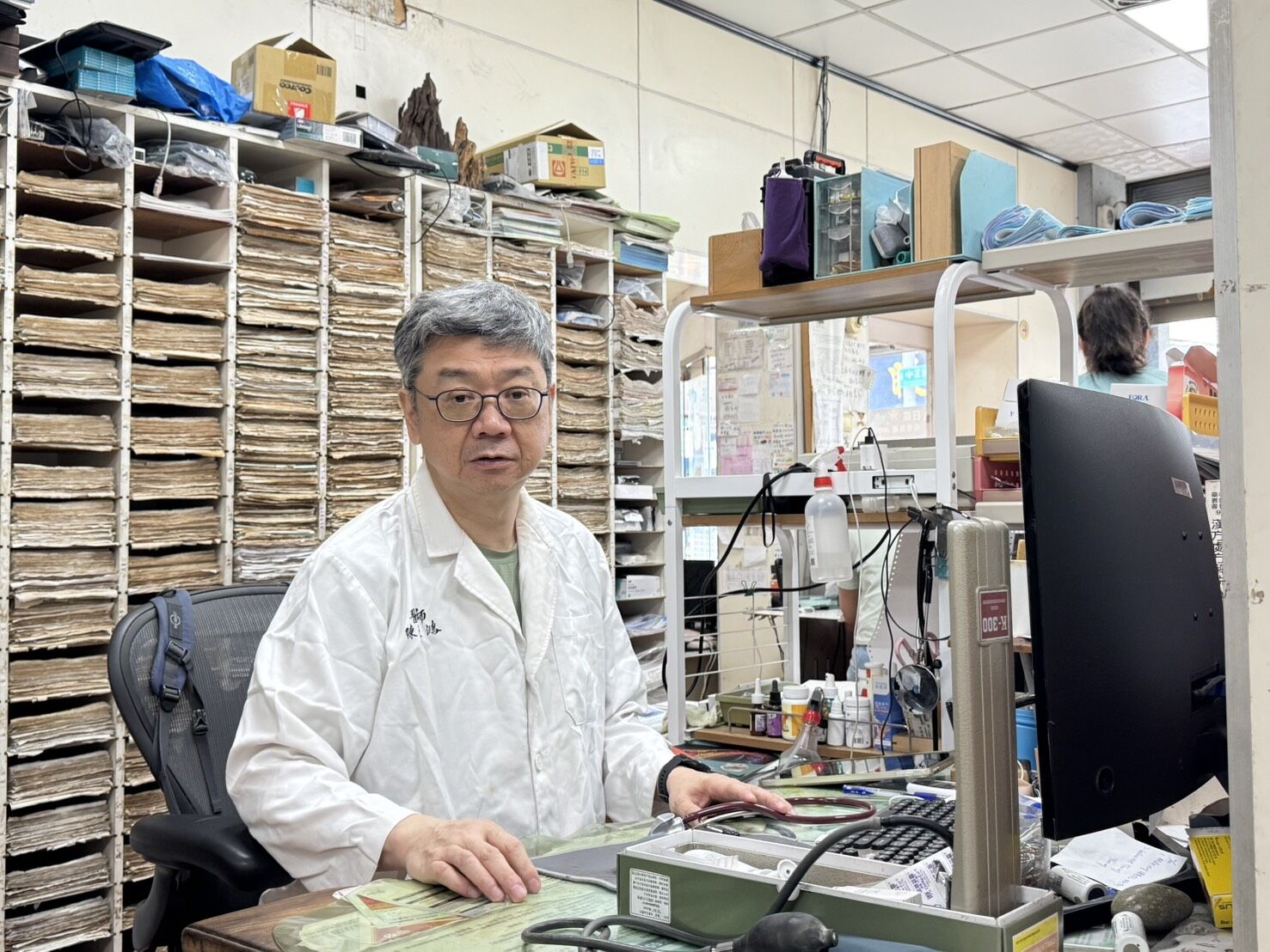 ▲▼醫師陳逸鴻聯手準消防員江淳誌救人一命。（圖／翻攝新竹縣政府消防局臉書）
