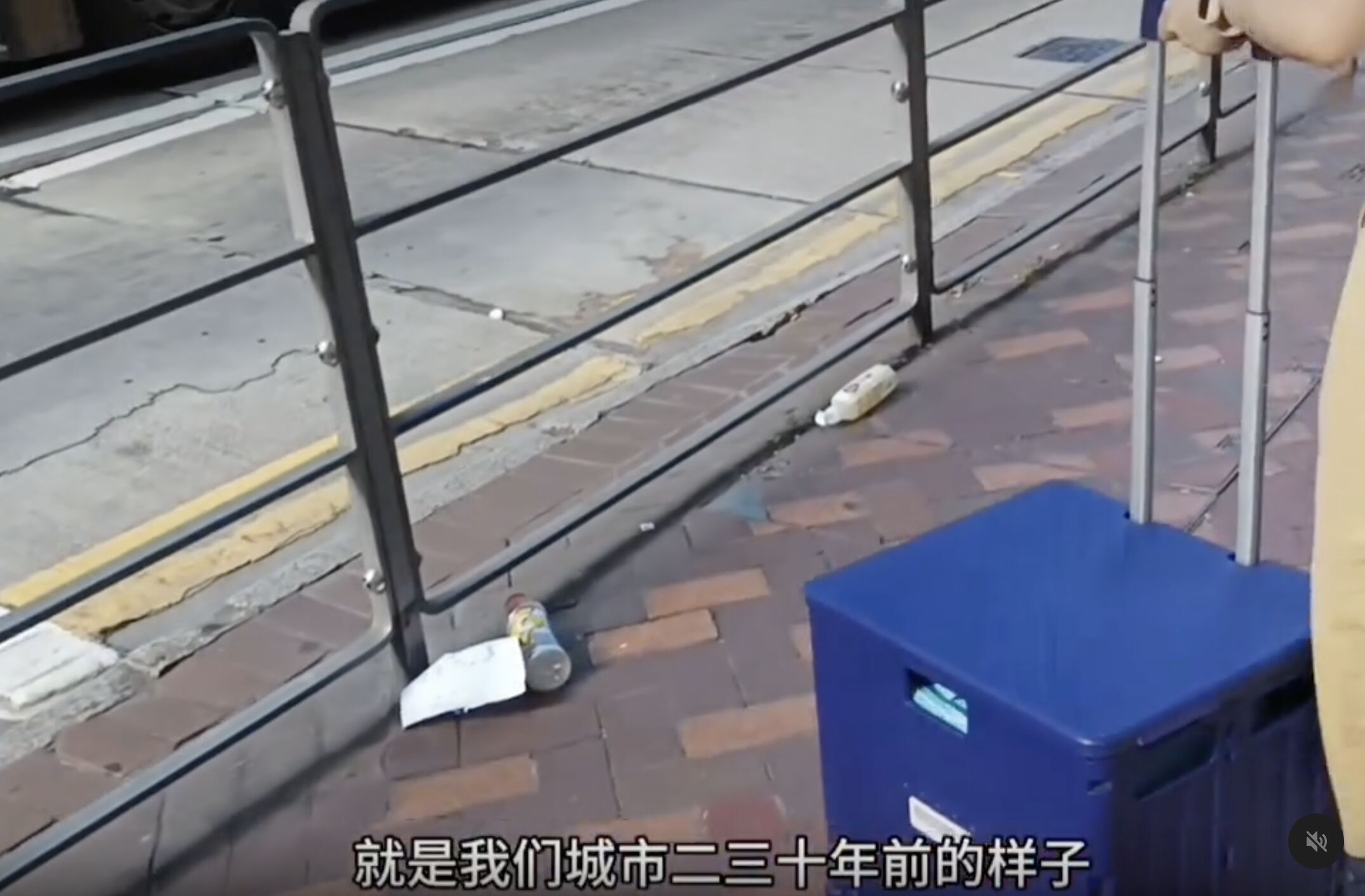 ▲大陸一名遊客帶女兒去香港玩後，發影片列4大問題並表明不願再去香港。（圖／翻攝Threads）