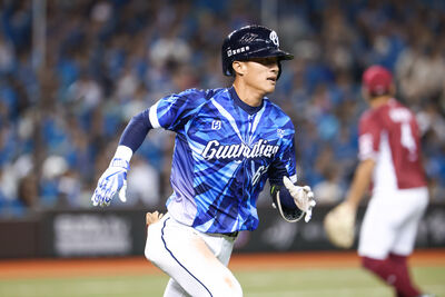 富邦打破對桃猿13連敗魔咒！林岳谷奪首座MVP  獅隊再亮M8