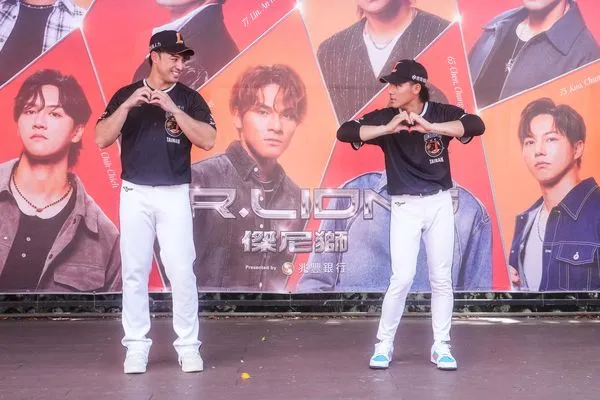 ▲統一獅林安可、陳聖平跳舞。（圖／統一獅提供）