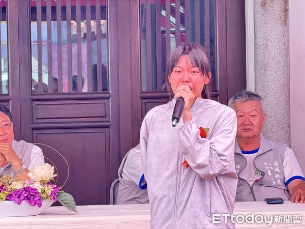 ▲大觀音亭暨祀典興濟宮15日舉辦清寒優秀學子獎學金頒獎典禮，表揚33位青年才俊。（記者林東良攝，下同）
