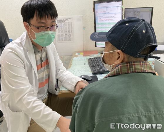 ▲衛福部南投醫院神經內科醫師鄭耕兆看診情形，非文中病人。（圖／記者高堂堯攝）