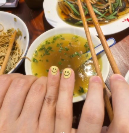 ▲蕭敬騰和老婆做同款美甲。（圖／翻攝自蕭敬騰Instagram）
