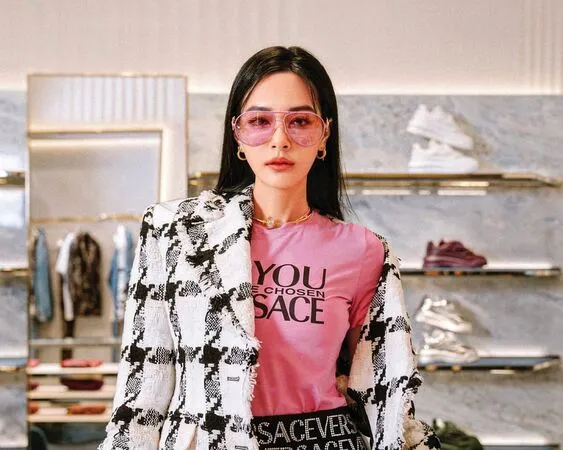 王思佳自假包風波後爭議不斷，近日將在YouTube主持節目。（翻攝自王思佳IG）