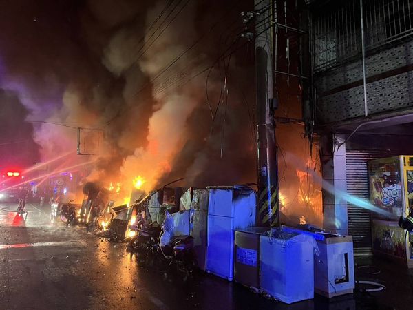 ▲彰化田中鎮凌晨發生火警，電器行及羊肉羹店陷火海。（圖／消防局提供）