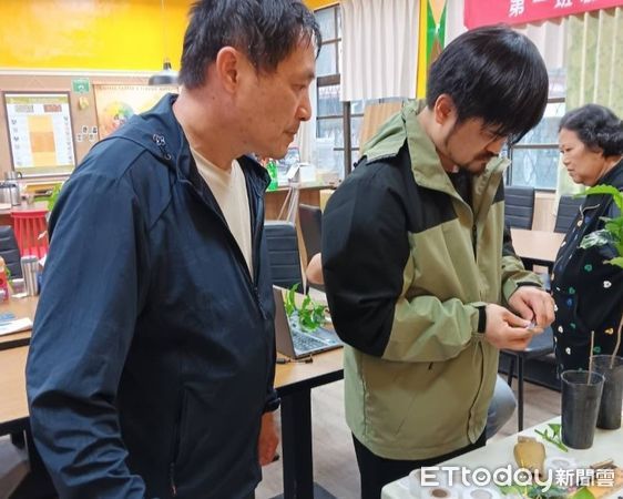 ▲莊鴻模中風後努力復健，希望能恢復自己熱愛的咖啡事業。（圖／台中榮總埔里分院提供）