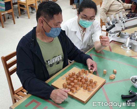 ▲莊鴻模持續接受中榮埔里分院復健科復健治療及復能訓練。（圖／台中榮總埔里分院提供，下同）