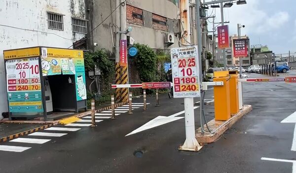 ▲彰化站前停車場費調漲。（圖／記者唐詠絮翻攝）
