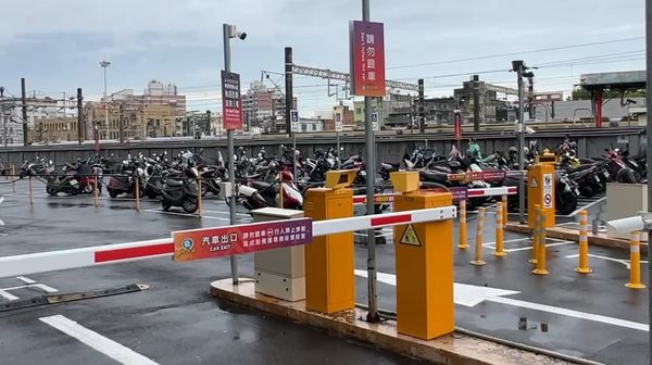 ▲彰化站前停車場費調漲。（圖／記者唐詠絮翻攝）