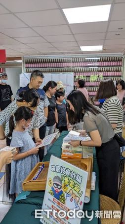 ▲東地檢署特派觀護人室在「2025米酒盃全國圍棋公開賽」反詐欺宣導。（圖／屏東地檢署提供）