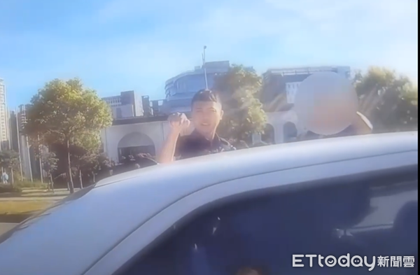 ▲61歲崔姓男子違規及酒駕遭警方攔查。（圖／龜山警分局提供）