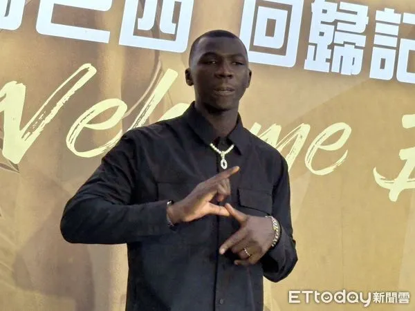 ▲阿巴西重返中信特攻，簽下「3+2」合約年薪比照CBA頂尖球星。（圖／記者杜奕君攝） 