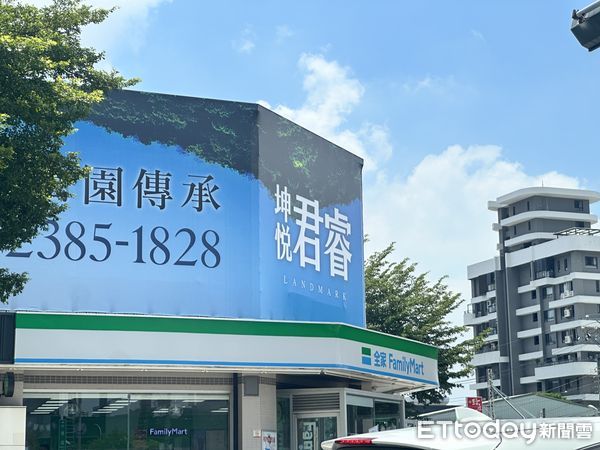 ▲▼ 八期,建案廣告            。（圖／記者陳筱惠攝）