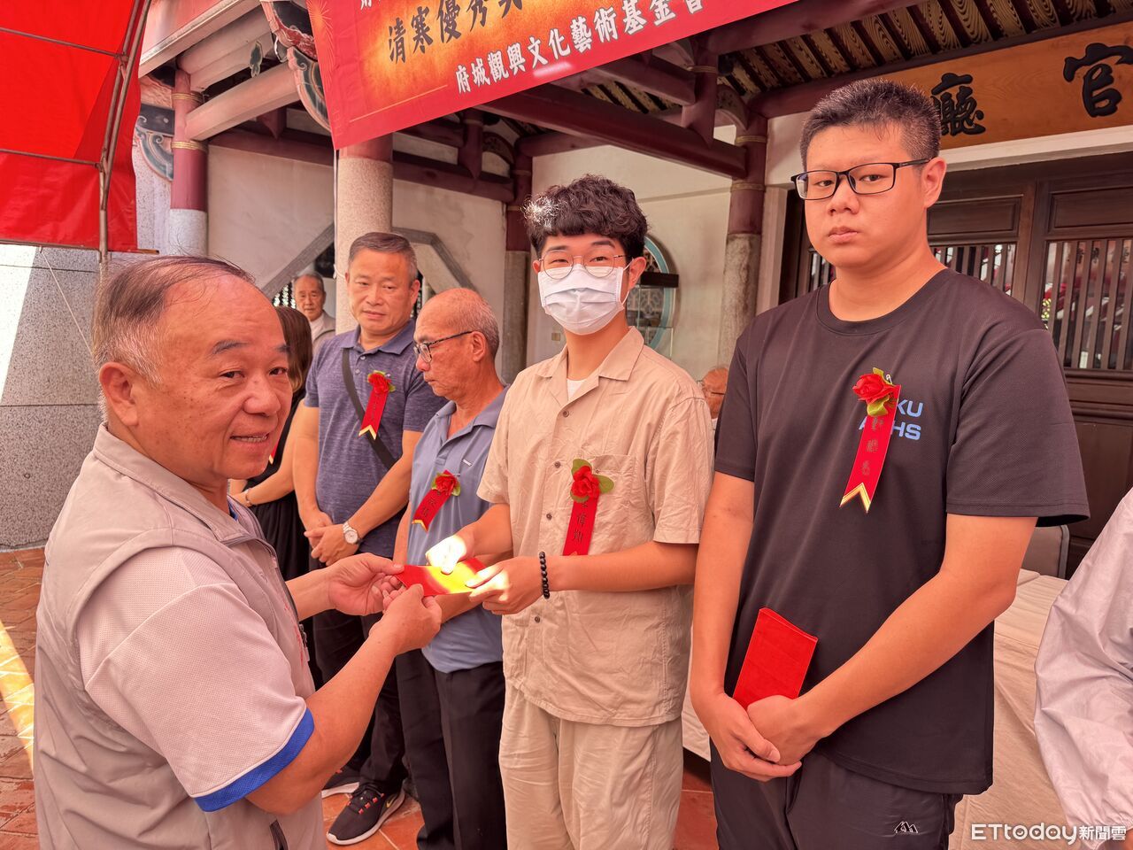 力挺清寒學子15年不間斷！　大觀音亭暨興濟宮頒獎33位青年才俊
