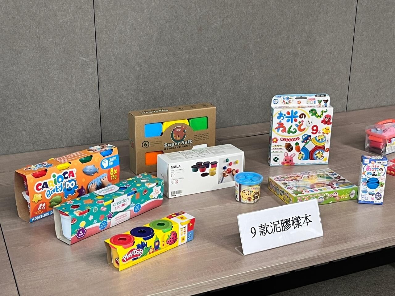 ▲香港消委會抽查市面上流通的兒童黏土泥膠，有三款致敏成分偏高。（圖／香港01）