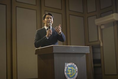 《拜六禮拜》Netflix奪冠!李李仁學校演講 遭岳母指控「殺妻」