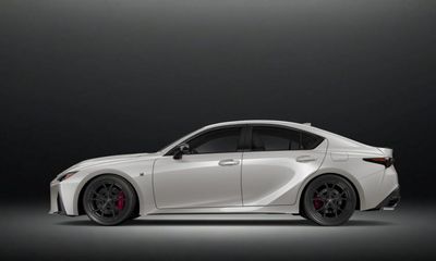 「LEXUS IS轎跑」V8動力日本將謝幕停產！外觀、內裝升級更殺氣