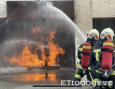 基隆消防員2周密集訓練 實戰模擬火場求生救援