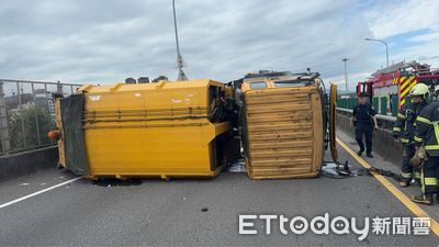 快訊/台65垃圾車翻覆!打橫卡北上車道 全線封閉中