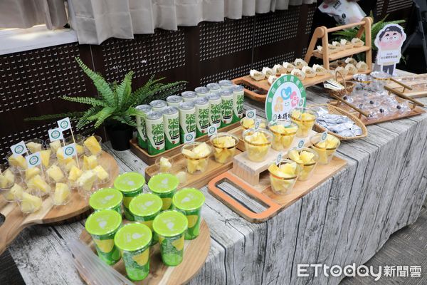 ▲台南市長黃偉哲與型男主廚張克勤聯手，以「南得極品」參展產品烹調展場限定料理，提前炒熱展覽話題。（記者林東良翻攝，下同）