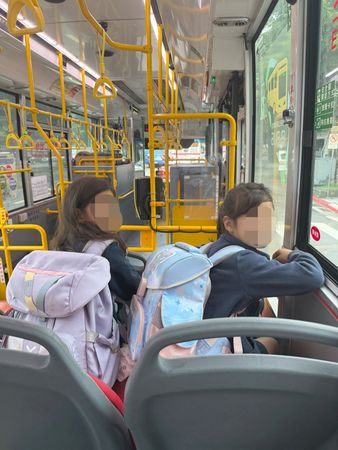 ▲▼吳鳳妻搭公車目睹「婦人趕走身障者」：不可置信。（圖／翻攝自Facebook／Rifat &amp; Rynne 的鳳花雪月）