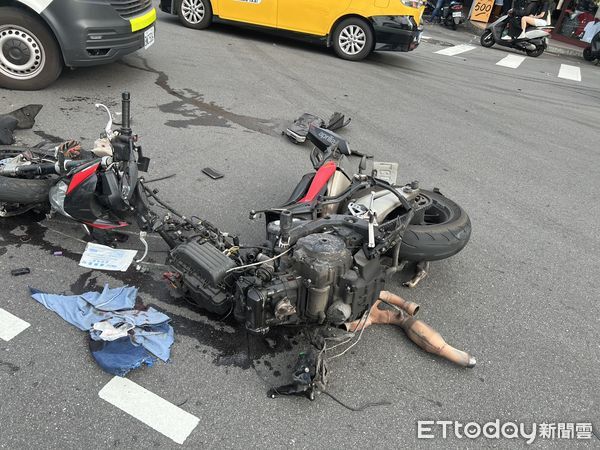 ▲新北市板橋區重機車禍。（圖／記者陳以昇翻攝）