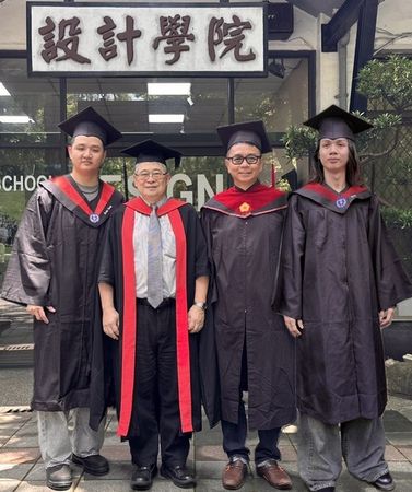 ▲曾傳傑父子三人同年畢業中原設計學院