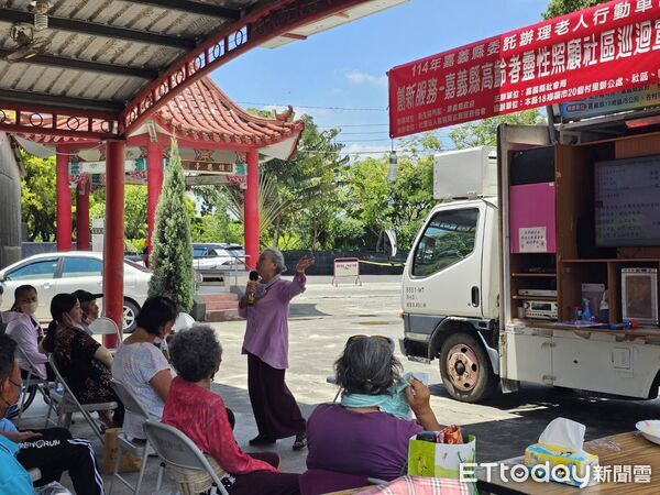 ▲▼ 「老人行動車」深入嘉義縣各鄉鎮，歡唱服務活絡社區氣氛  。（圖／嘉義縣政府提供）