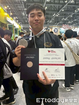 ▲嘉藥餐旅系西廚隊於2025首爾國際廚藝挑戰賽勇奪三銀四銅八佳作，為國爭光。（記者林東良翻攝，下同）
