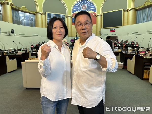 ▲台南市議員李中岑（左）、蔡育輝，共同關心五專免試入學爭議，呼籲市府積極補救學生權益。（記者林東良翻攝，下同）