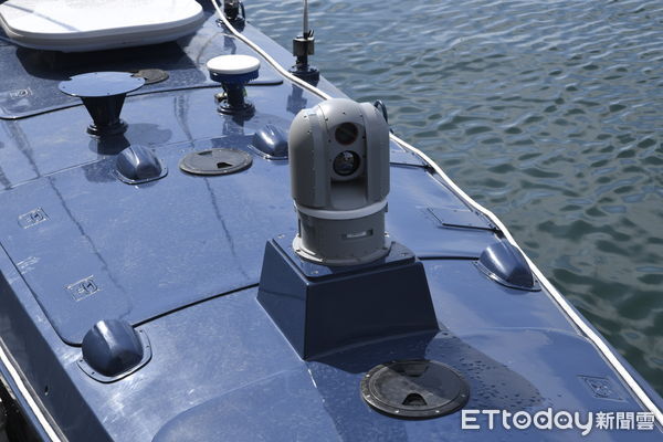 ▲▼中科院「水面無人載具公開展示媒體參訪活動」17日於蘇澳龍德造船廠6廠碼頭舉辦，現場展示展演由碳基科技、雷虎科技及龍德造船所打造的三款無人艦艇。（圖／記者湯興漢攝）