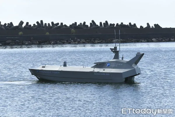 ▲▼中科院「水面無人載具公開展示媒體參訪活動」17日於蘇澳龍德造船廠6廠碼頭舉辦，現場展示展演由碳基科技、雷虎科技及龍德造船所打造的三款無人艦艇。（圖／記者湯興漢攝）