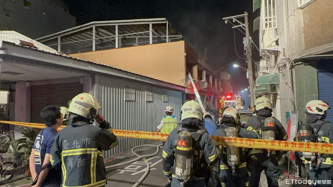快訊／北投深夜民宅火警　3人受困