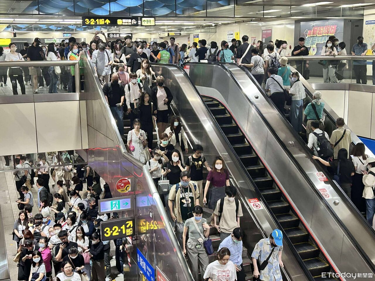 平日通勤人潮擠爆　北捷板南線加密班次提早至7點30分實施